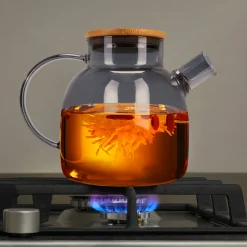 Uniwersalny szklany dzbanek do napojów z pokrywką 1,5L przydymiony